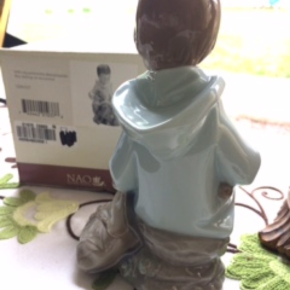 Lladro NAO Boy Resting on Excursion - Picture 2 of 4